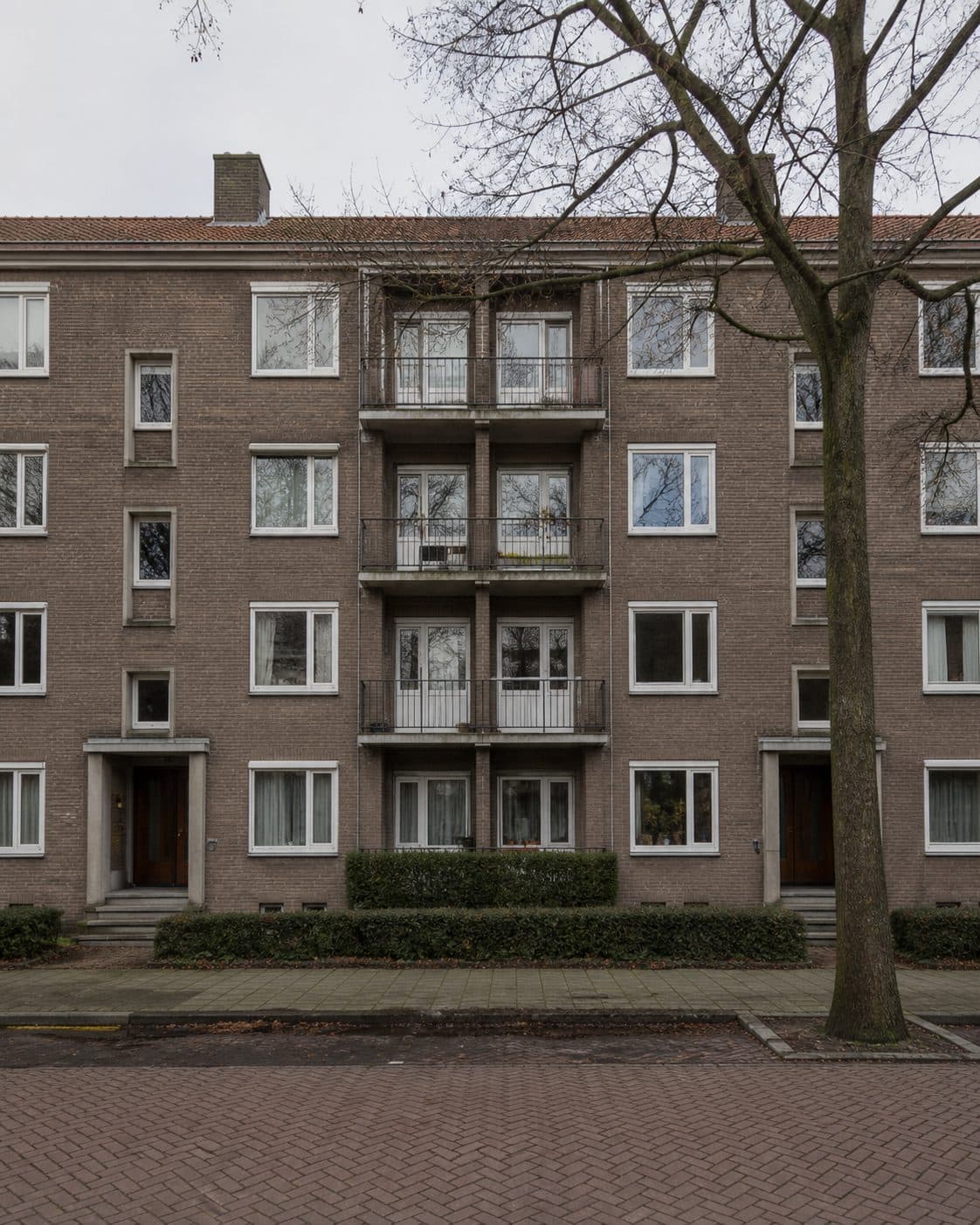 Nederlands appartementencomplex met meerdere woningen.